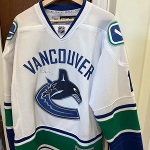 Luongo Canucks jersey